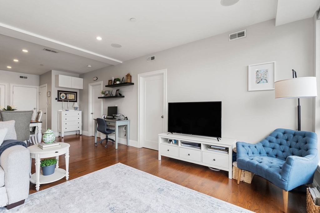 339 D St, South Boston