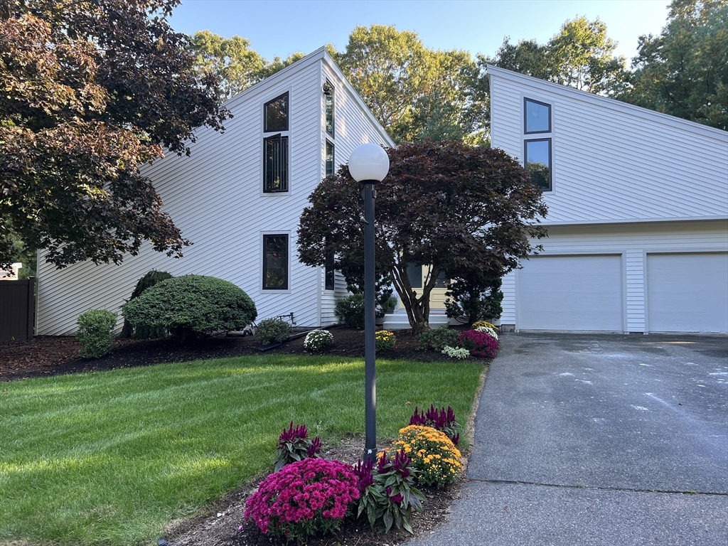 15 Thoreau Dr, Easton