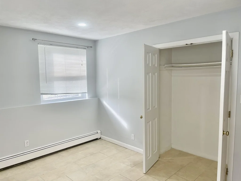 304 College Farm Rd, Waltham