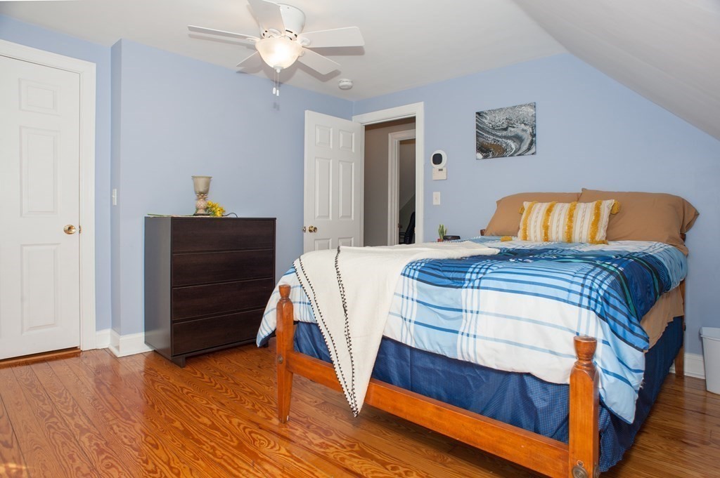 123 N Main St, Uxbridge