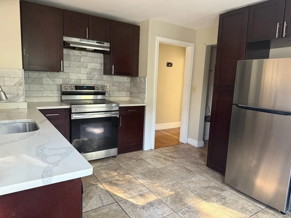 38 Everton St, Dorchester's Mount Bowdoin