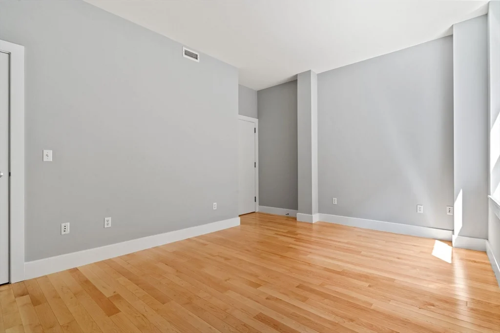 70 Lincoln, Leather District