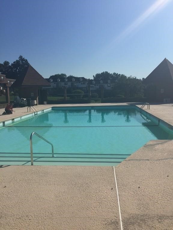 2 Williamsburg Ct, Shrewsbury