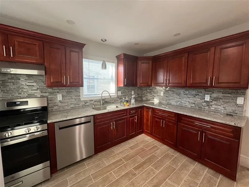 10 Cady Ave, Tufts