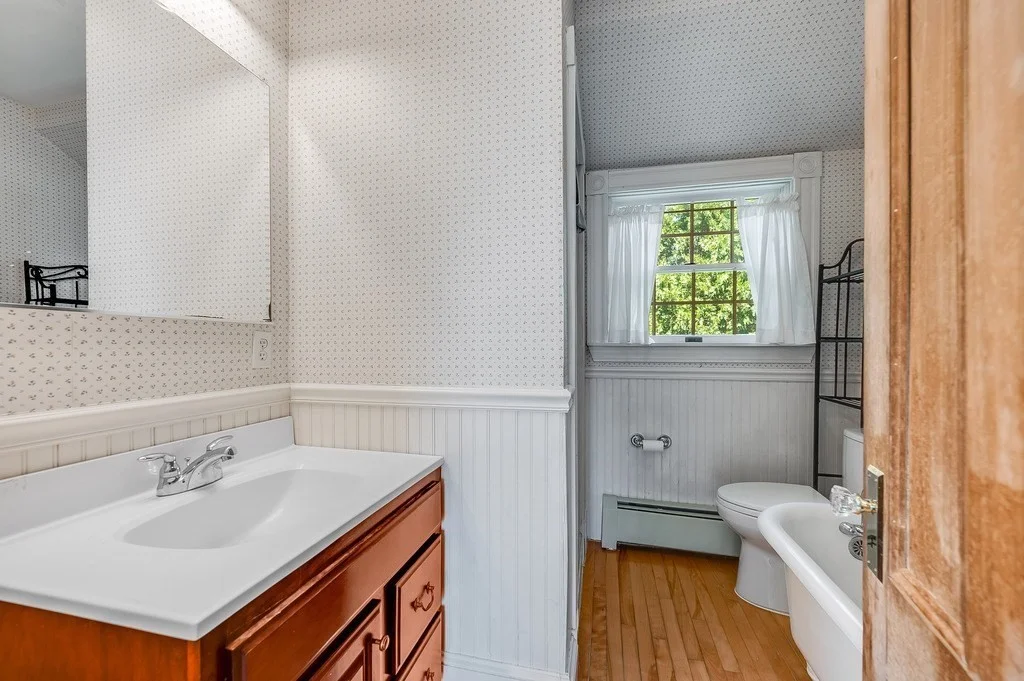 4 Spray Ave, Marblehead