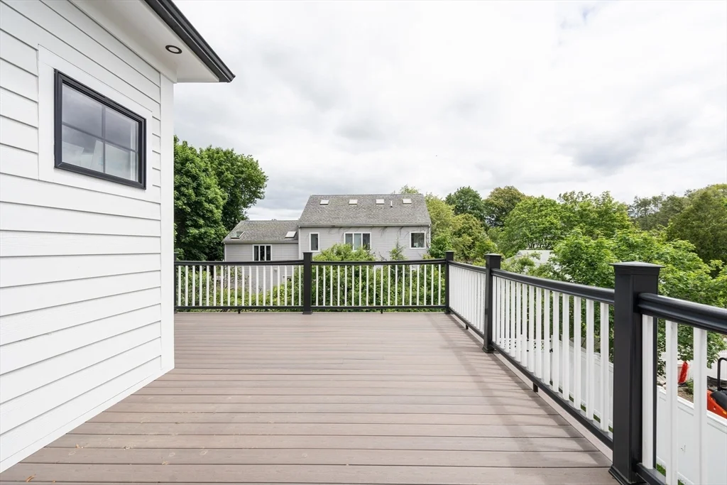 19 Shute Path, Newton Center