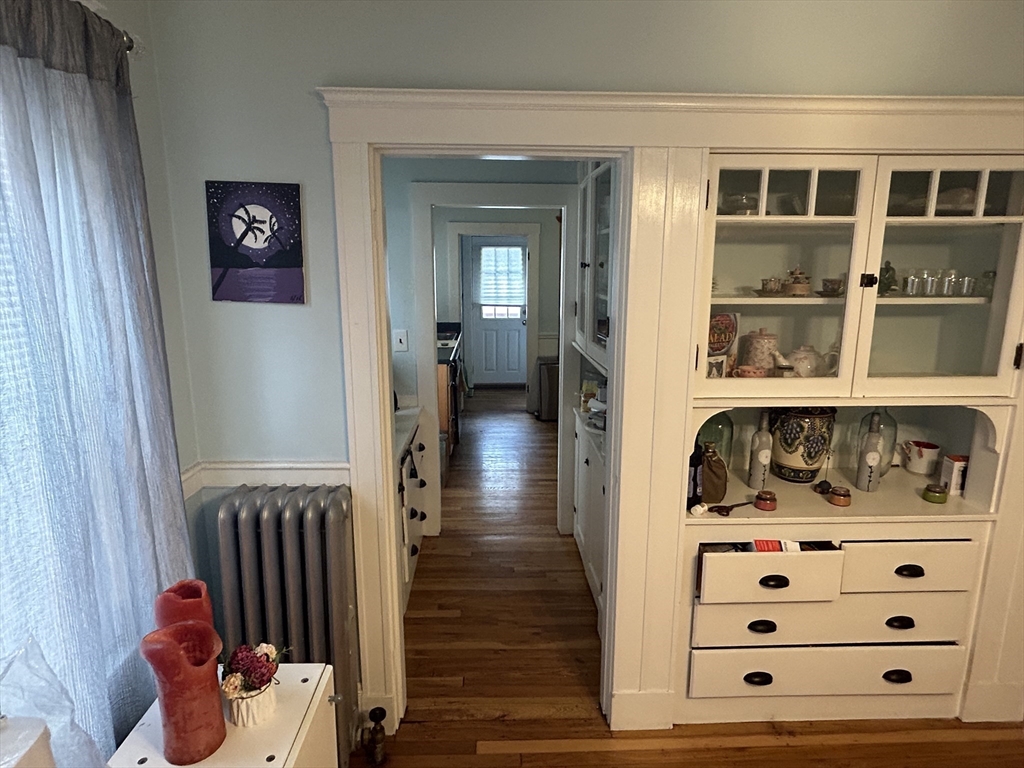 25 Irvington Rd, West Somerville