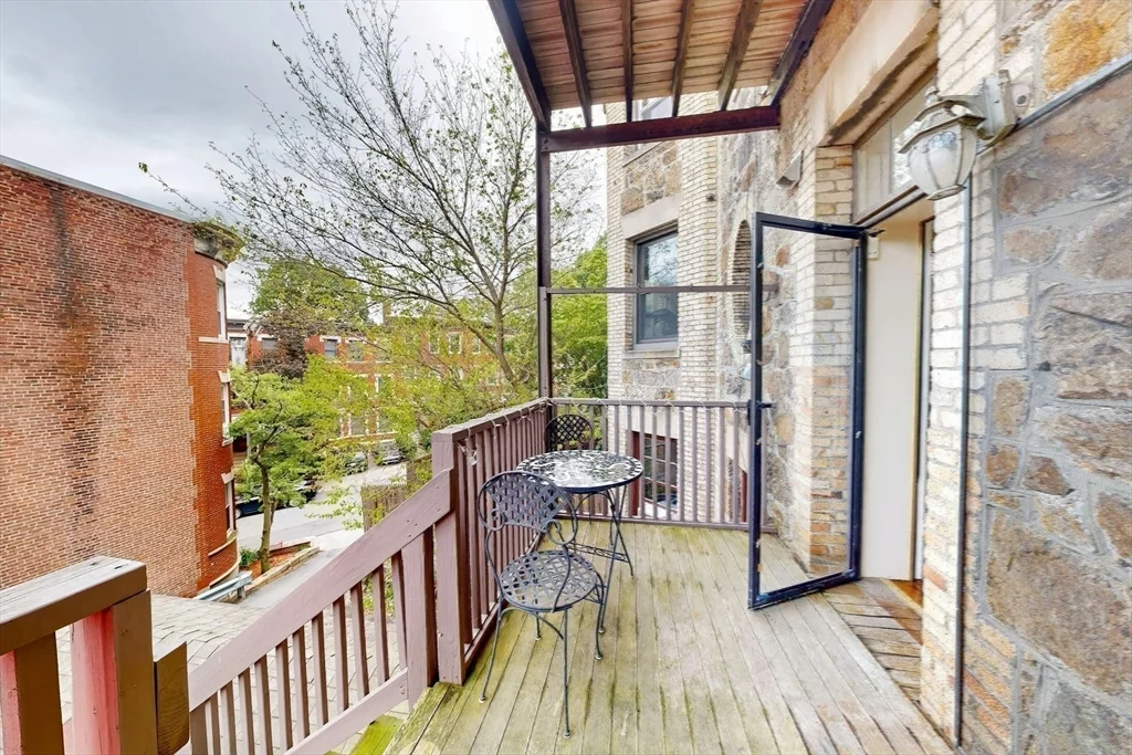 15 Garrison Rd, Brookline Hills