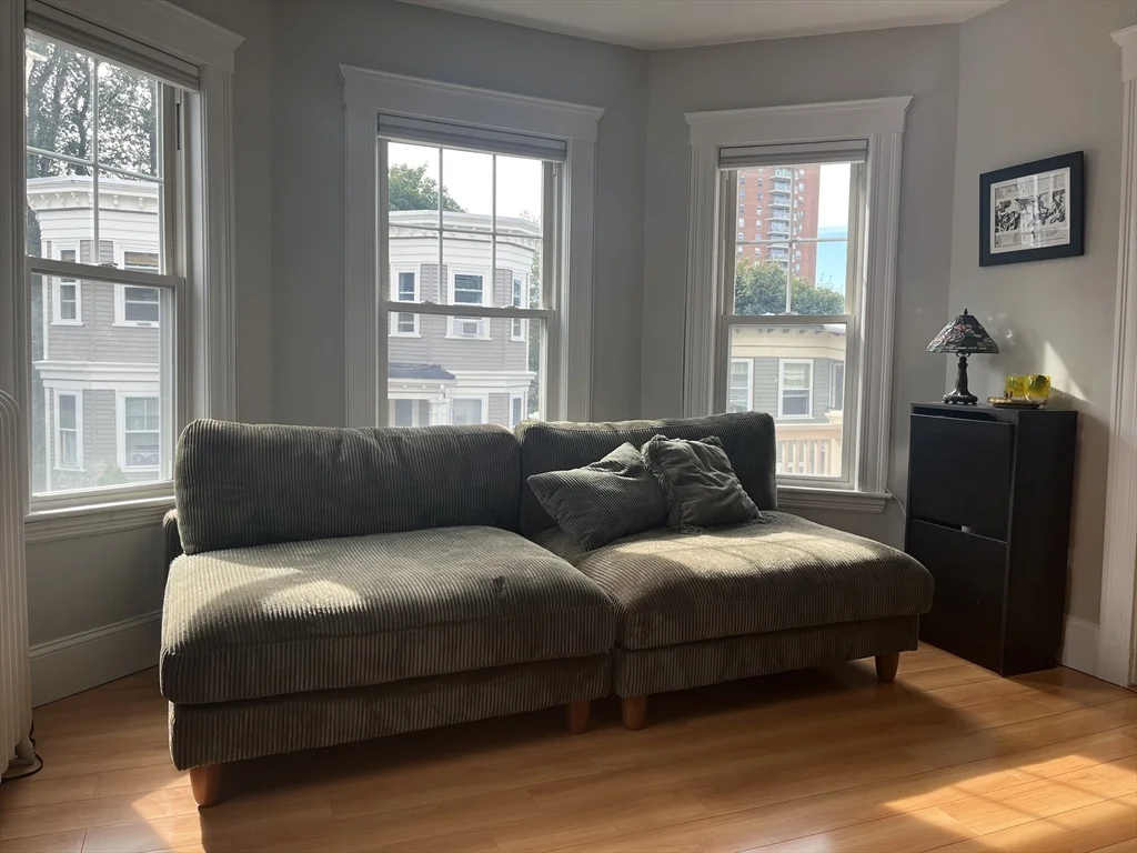 15 Parkton Rd, Jamaica Plain