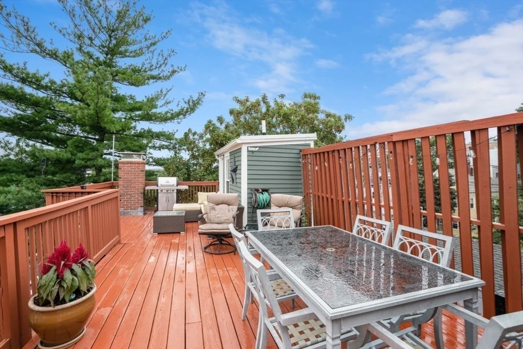 30 Oak St, Charlestown