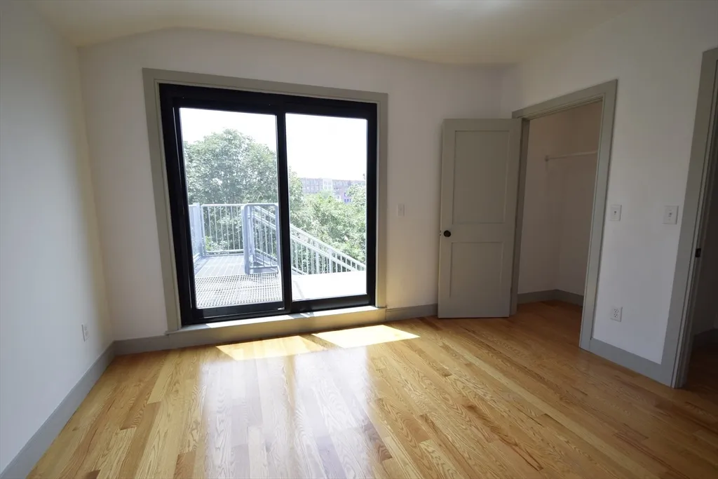 15 Maywood St, Roxbury