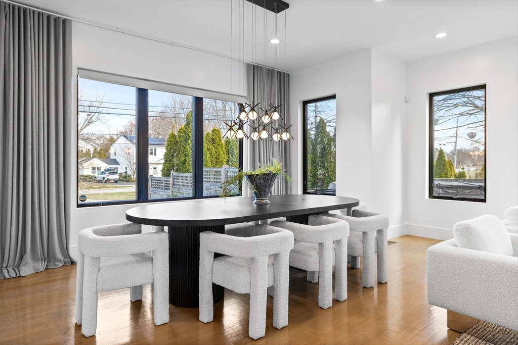 706 Saw Mill Brook Pkwy, Newton Center