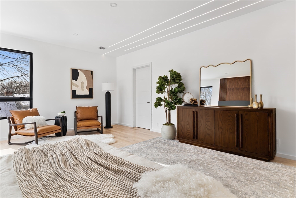 90 Auburndale Ave, Newton