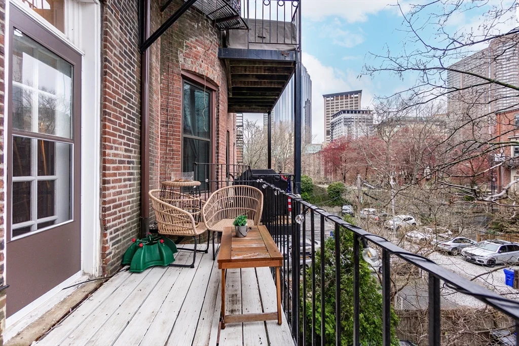 209 W Newton, Back Bay