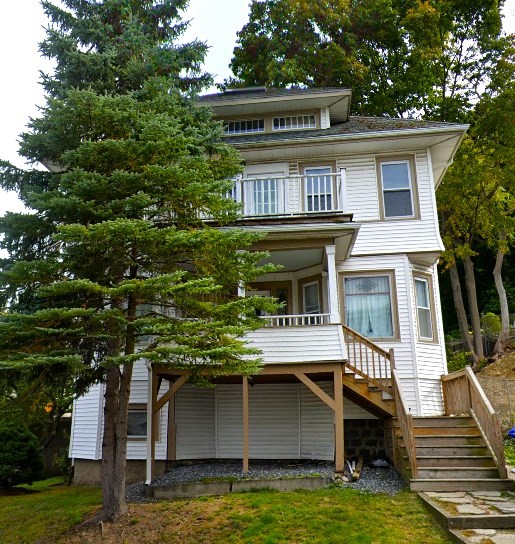 14 Breck Ave, Oak Square