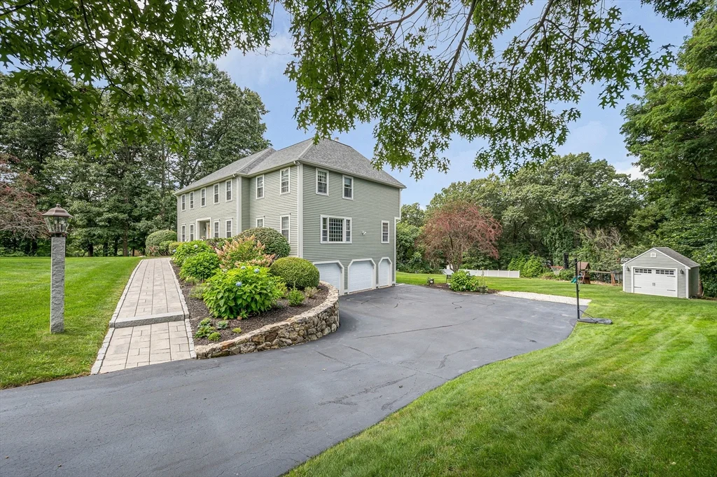 4 Nashoba Dr, Chelmsford