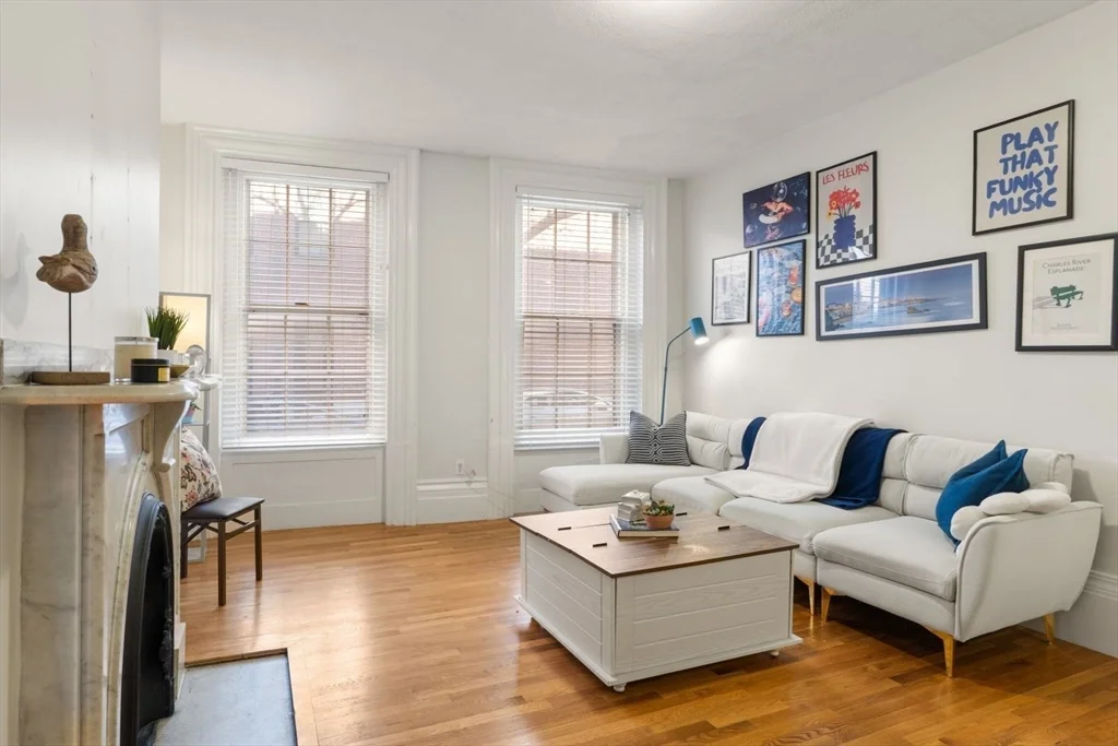 62 West Cedar St, Beacon Hill