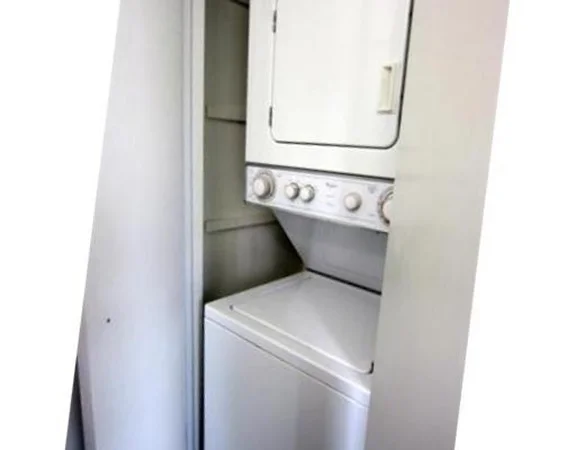 285 Hawthorn St, West