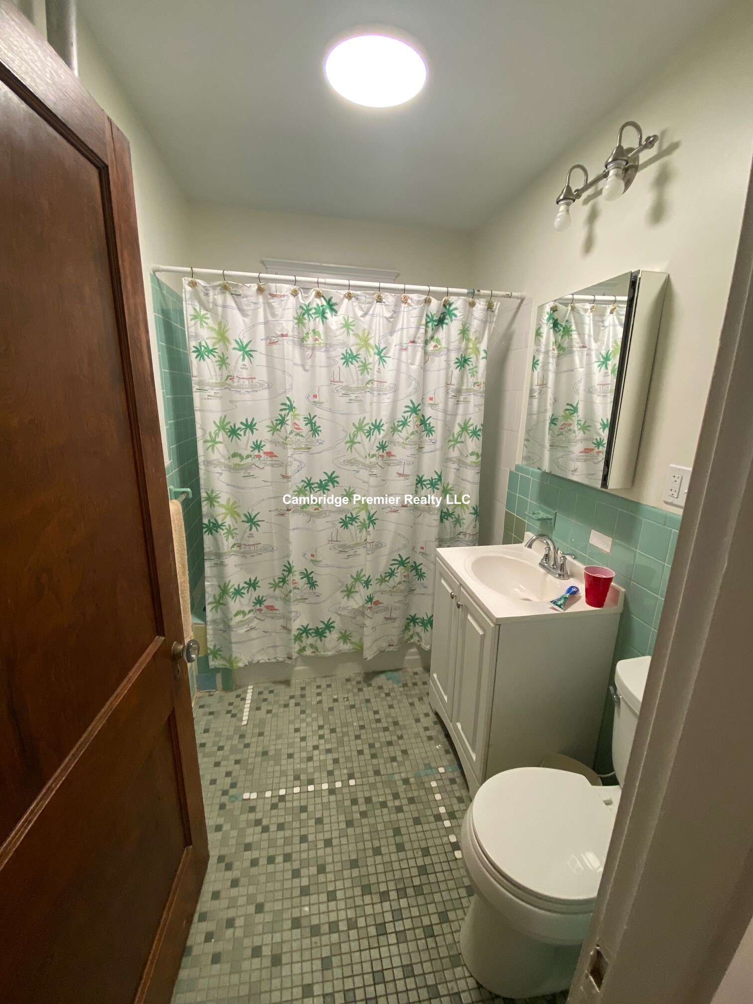 3 bed, 1 bath apartment for rent at 33 Concord Ave Unit 33, Neighborhood Nine — photo 2 of 34