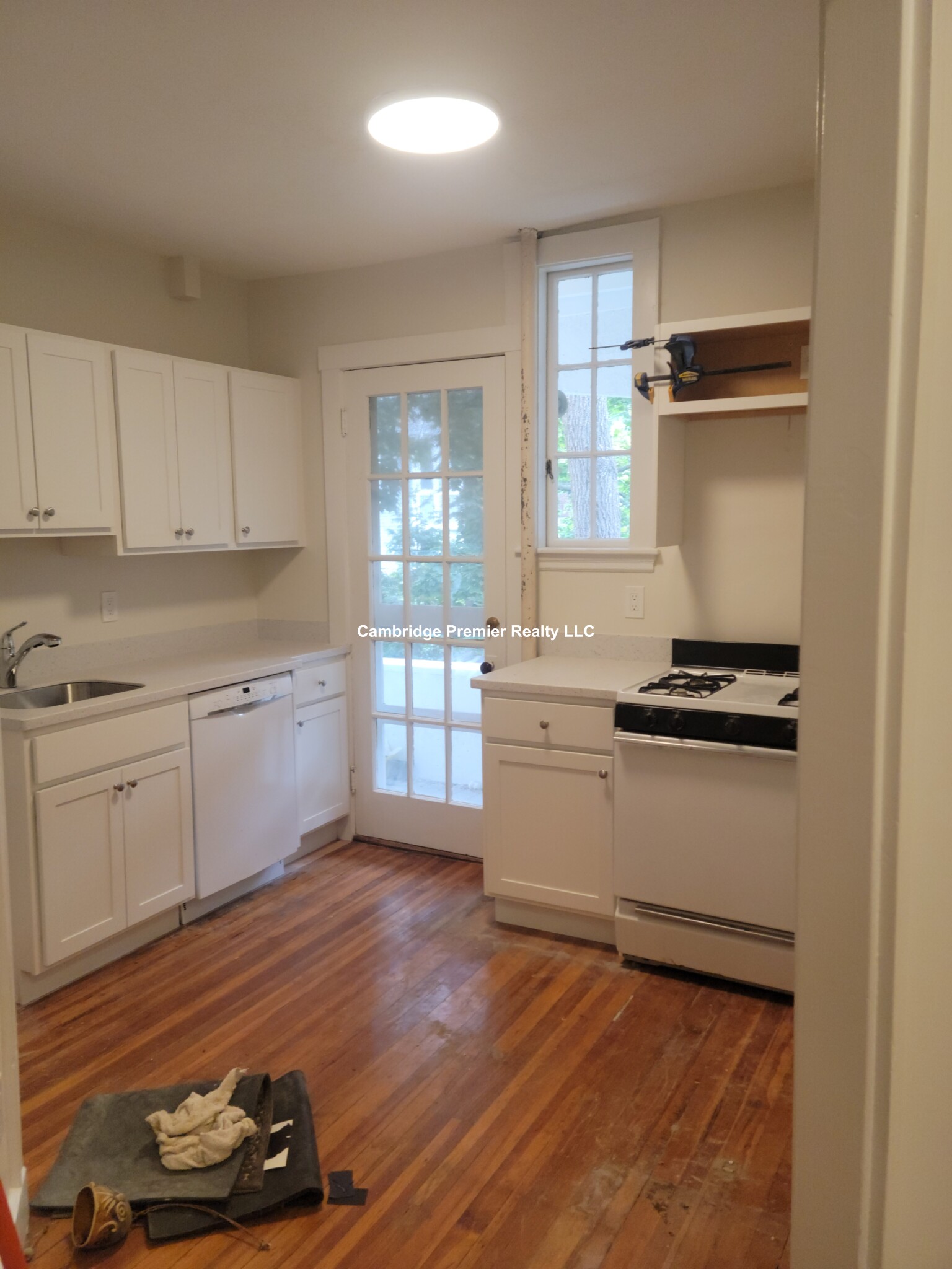3 bed, 1 bath apartment for rent at 33 Concord Ave Unit 33, Neighborhood Nine — photo 8 of 34