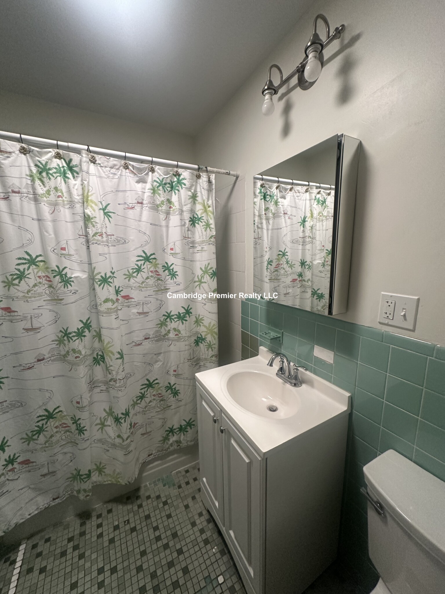 3 bed, 1 bath apartment for rent at 33 Concord Ave Unit 33, Neighborhood Nine — photo 22 of 34