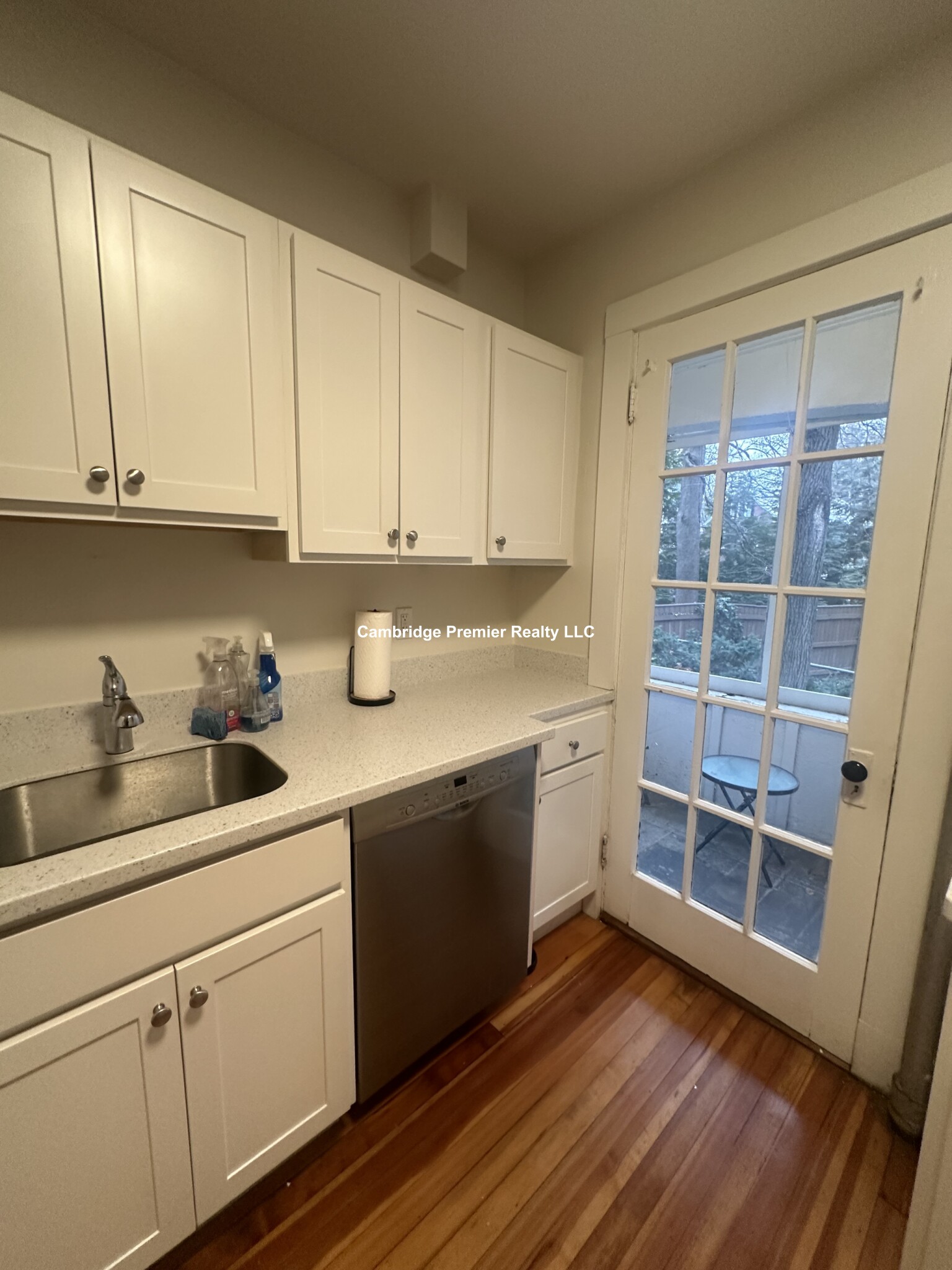 3 bed, 1 bath apartment for rent at 33 Concord Ave Unit 33, Neighborhood Nine — photo 27 of 34