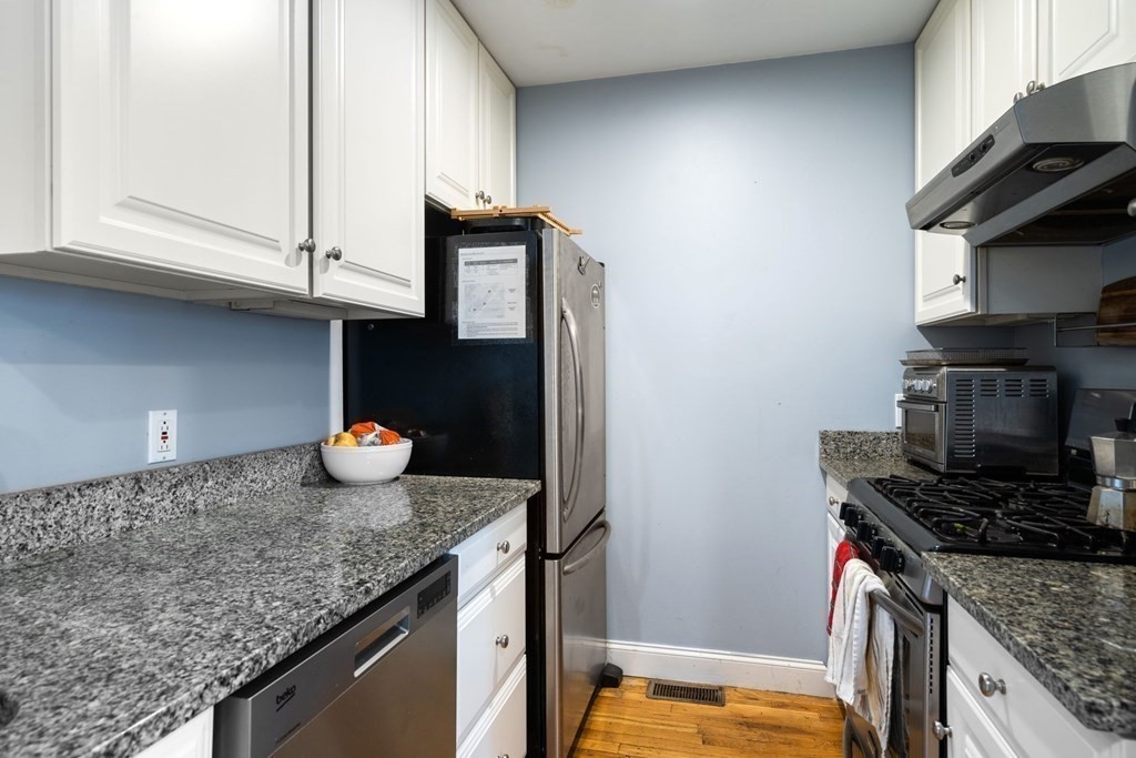 4 bed, 2 bath apartment for rent at 330 E St Unit 1, South Boston — photo 7 of 27