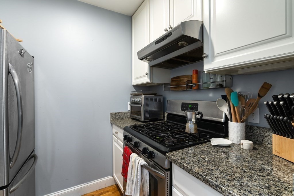 4 bed, 2 bath apartment for rent at 330 E St Unit 1, South Boston — photo 8 of 27