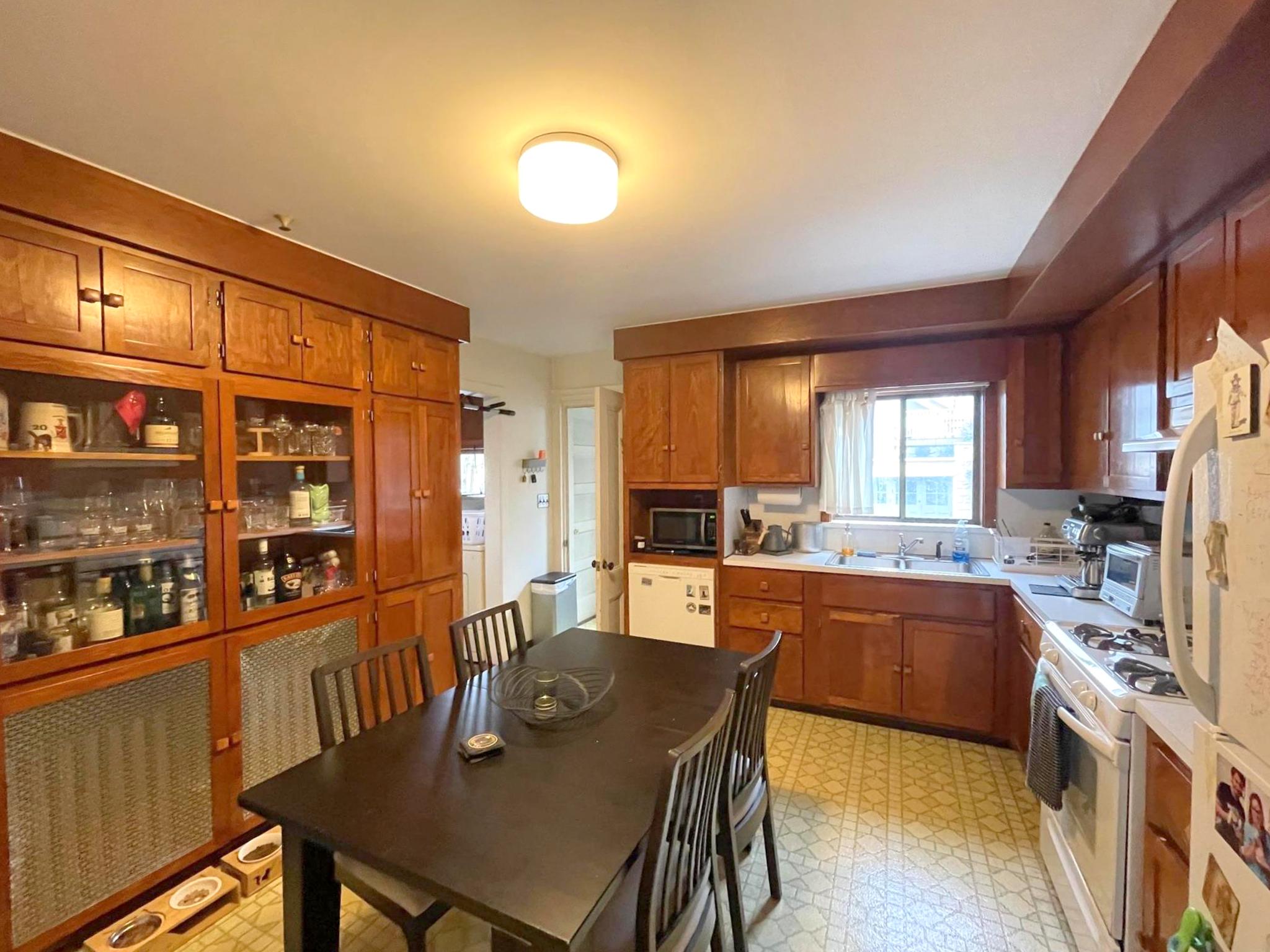 1.5 bed, 1 bath apartment for rent at 46 Meacham Rd Unit 1, Davis Square — photo 3 of 12