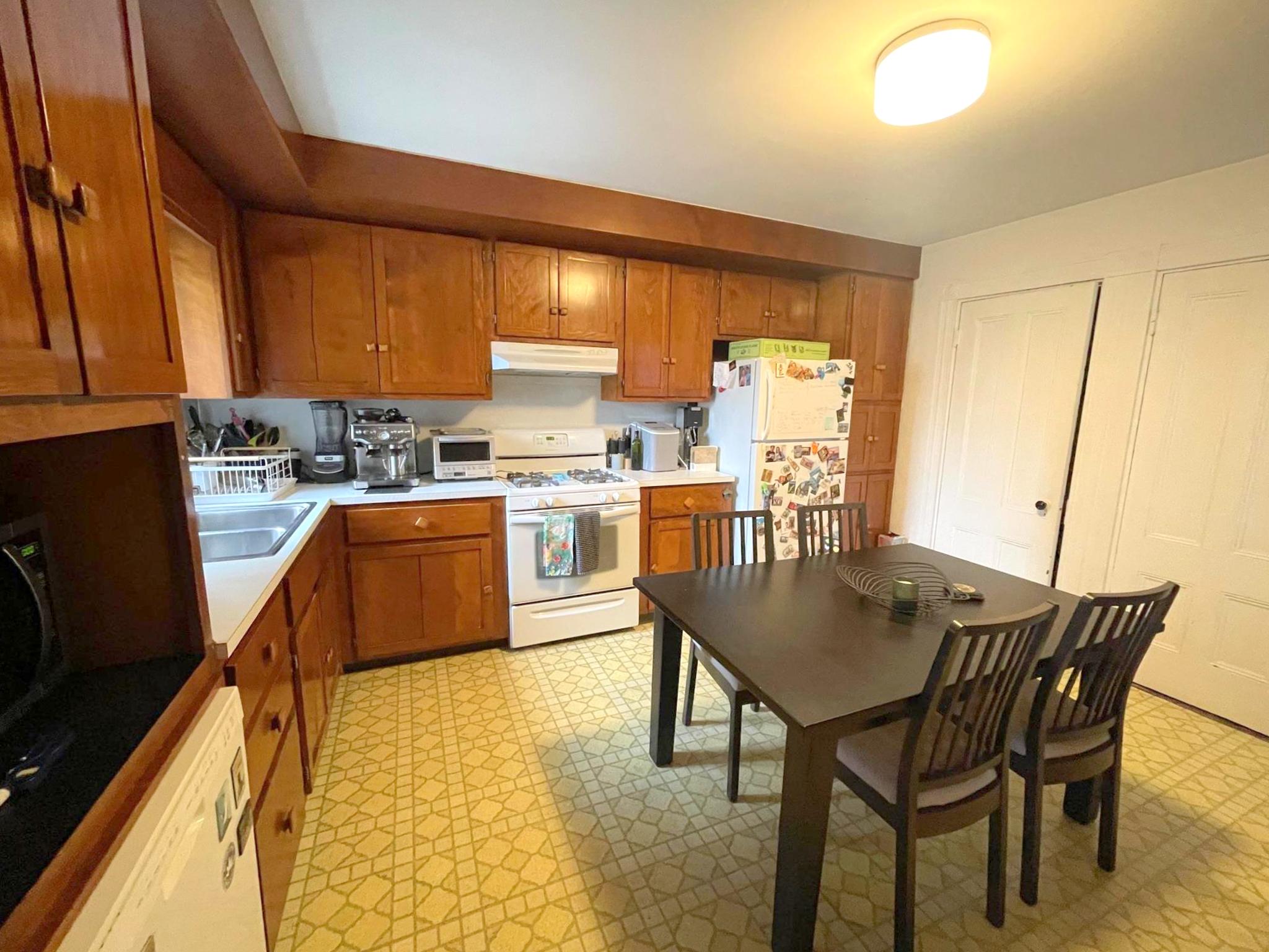 1.5 bed, 1 bath apartment for rent at 46 Meacham Rd Unit 1, Davis Square — photo 2 of 12