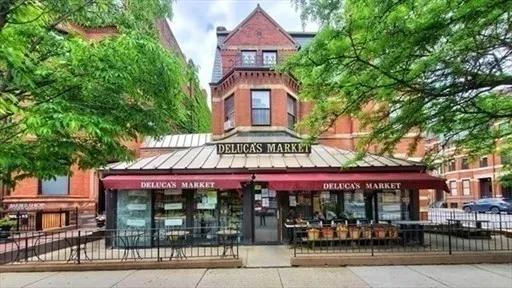 242 Newbury St, Back Bay