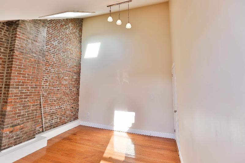 82 Bremen St, East Boston