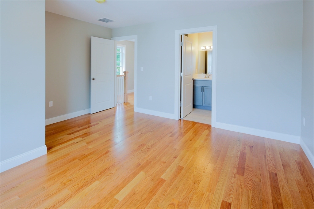 63 Bacon St, Waltham