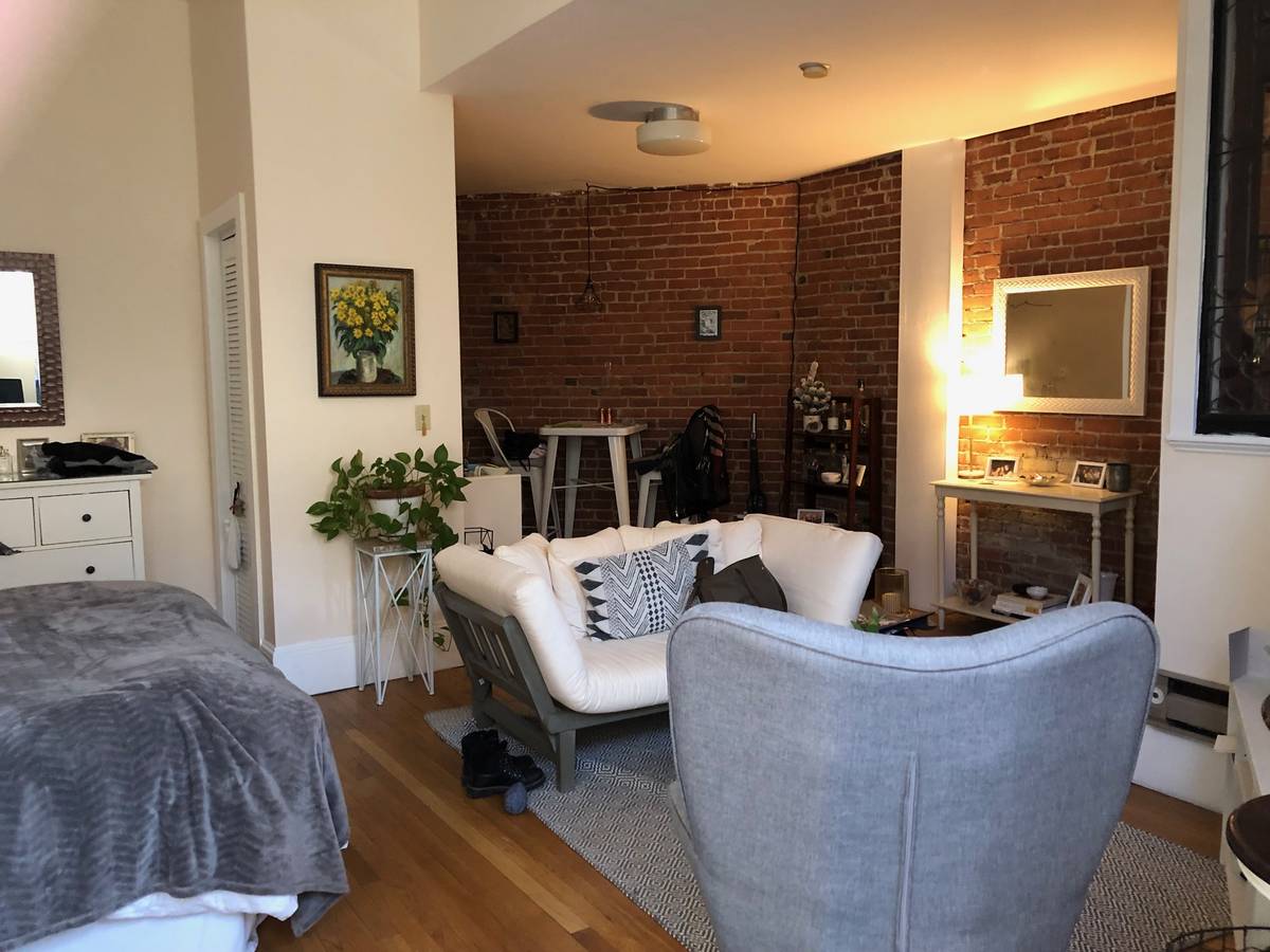 Studio bed, 1 bath apartment for rent at 350 Beacon St Unit 14, Back Bay — photo 4 of 10