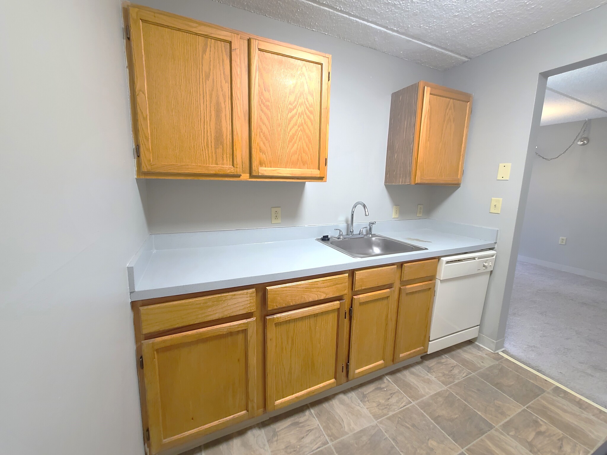 1 South Point Dr, Dorchester