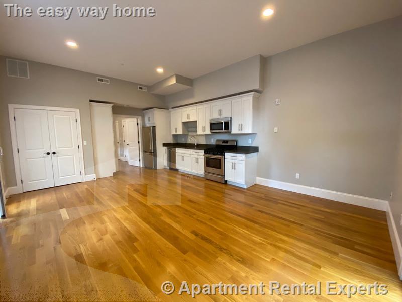 168 Hampshire, Central Square