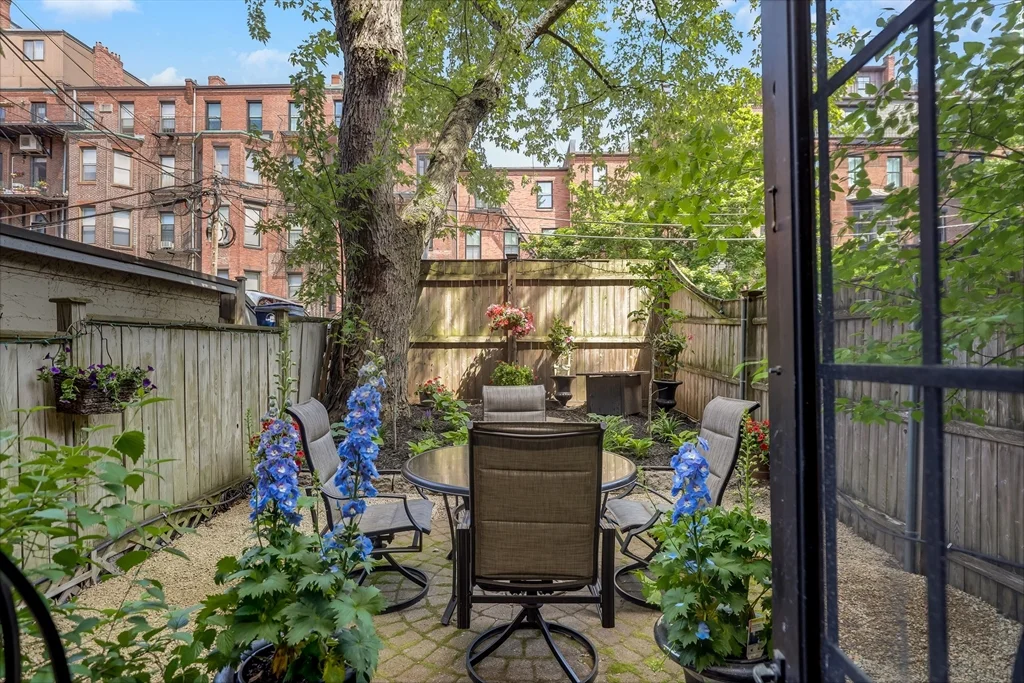 381 Marlborough St, Back Bay