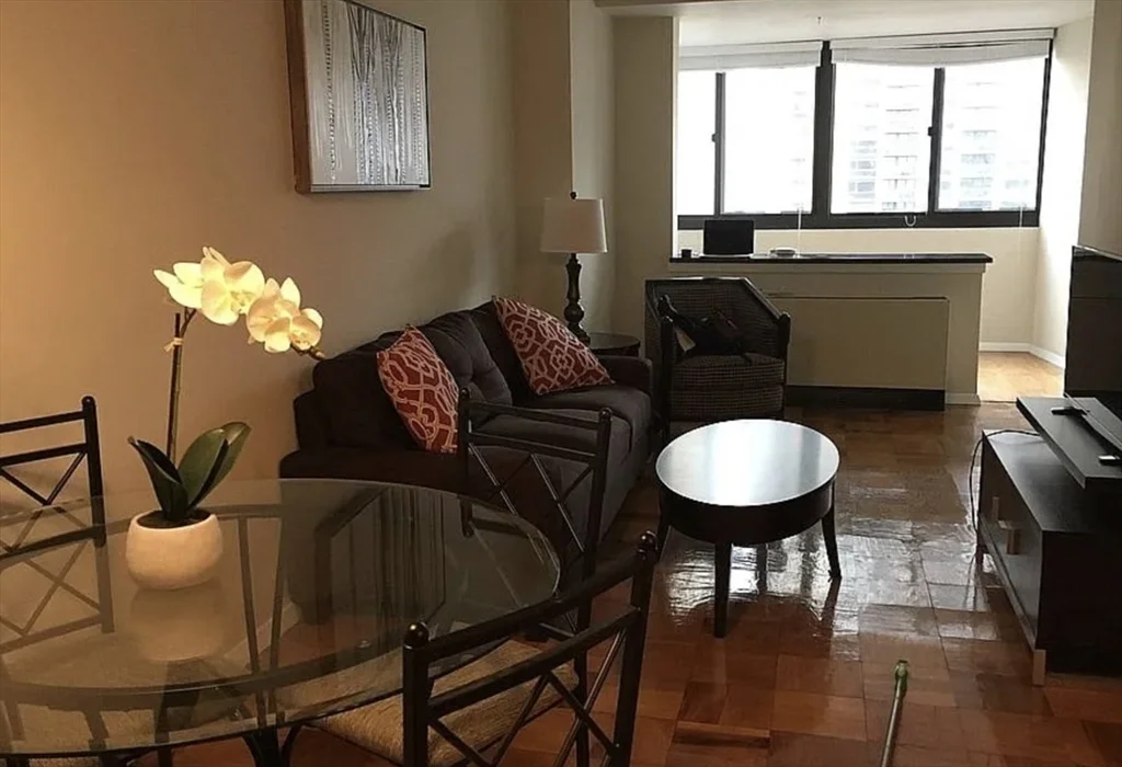 2 Hawthorne Pl, West End