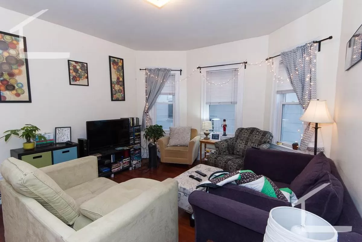 4 bed, 2 bath apartment for rent at 36 Brackett St Unit 2, Oak Square