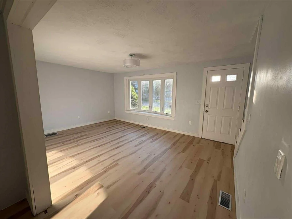 40 Green St, Milford