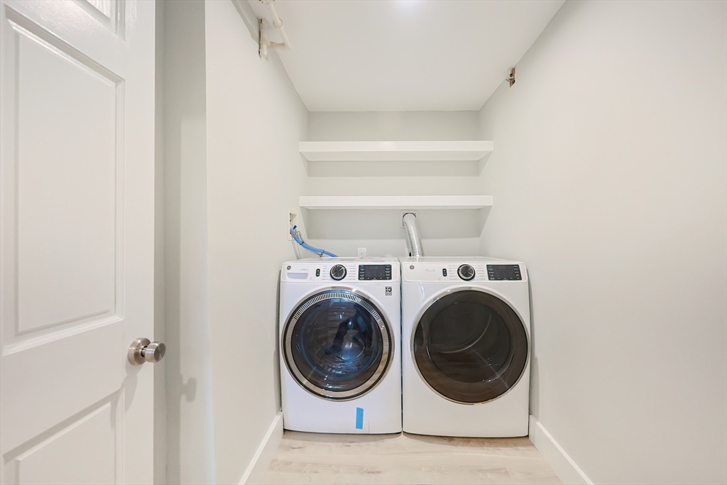 17 Hillside Dr, Beechwood