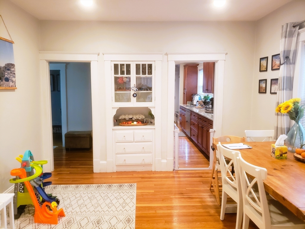 9 Menotomy Rd, Arlington