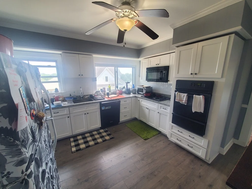 21 South Central, Wollaston