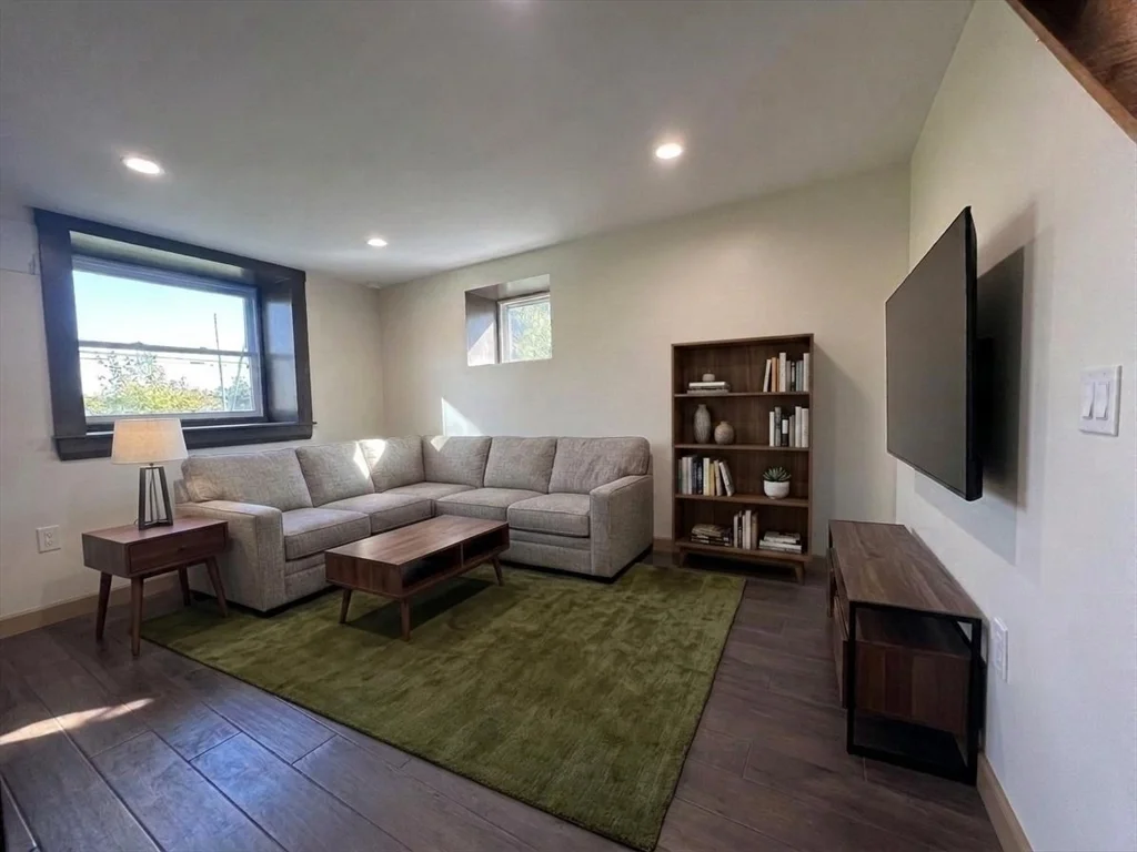 64 Goodenough St, Oak Square