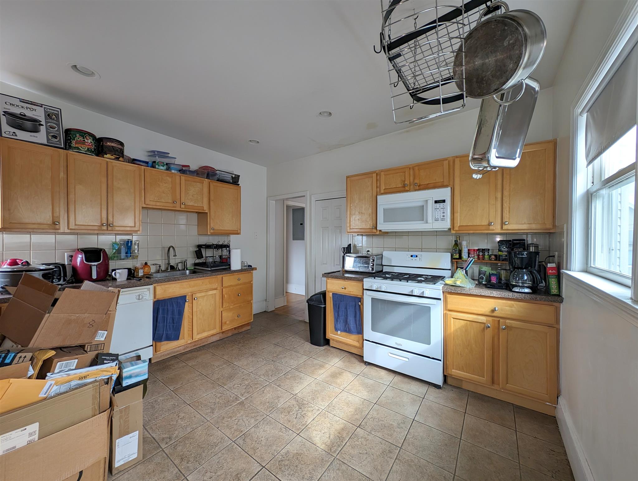 3.5 bed, 1 bath apartment for rent at 8 Gilman Ter Unit 8, Winter Hill — photo 7 of 19