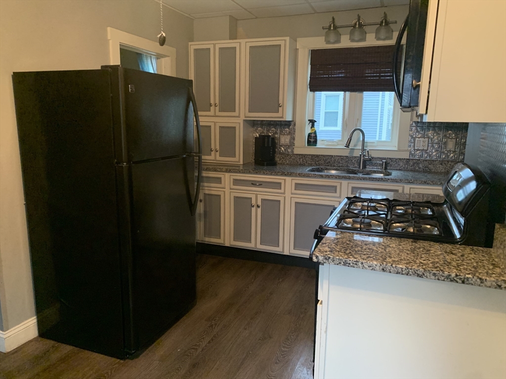 293 Linden St, Fall River