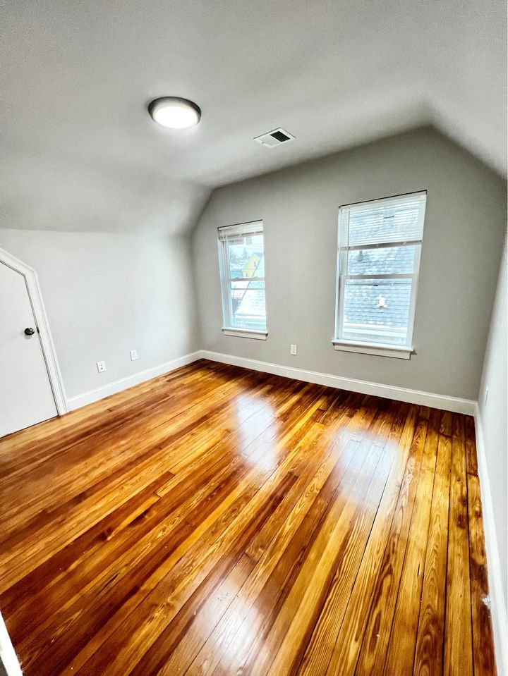5 bed, 2 bath apartment for rent at 18 Ellis Ave Unit 3, Medford — photo 10 of 17