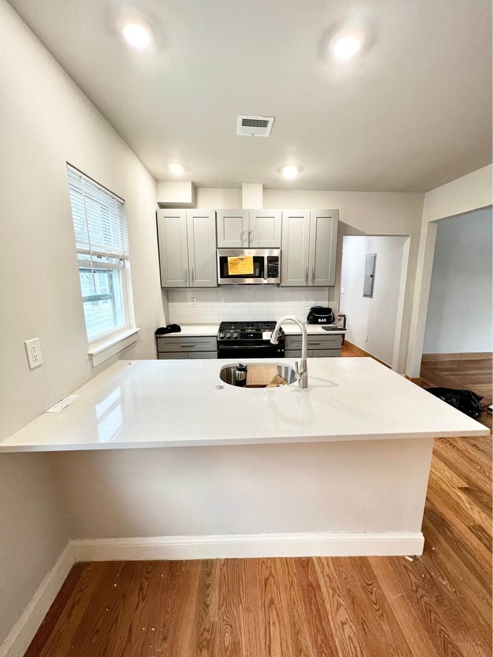 5 bed, 2 bath apartment for rent at 18 Ellis Ave Unit 3, Medford — photo 1 of 17