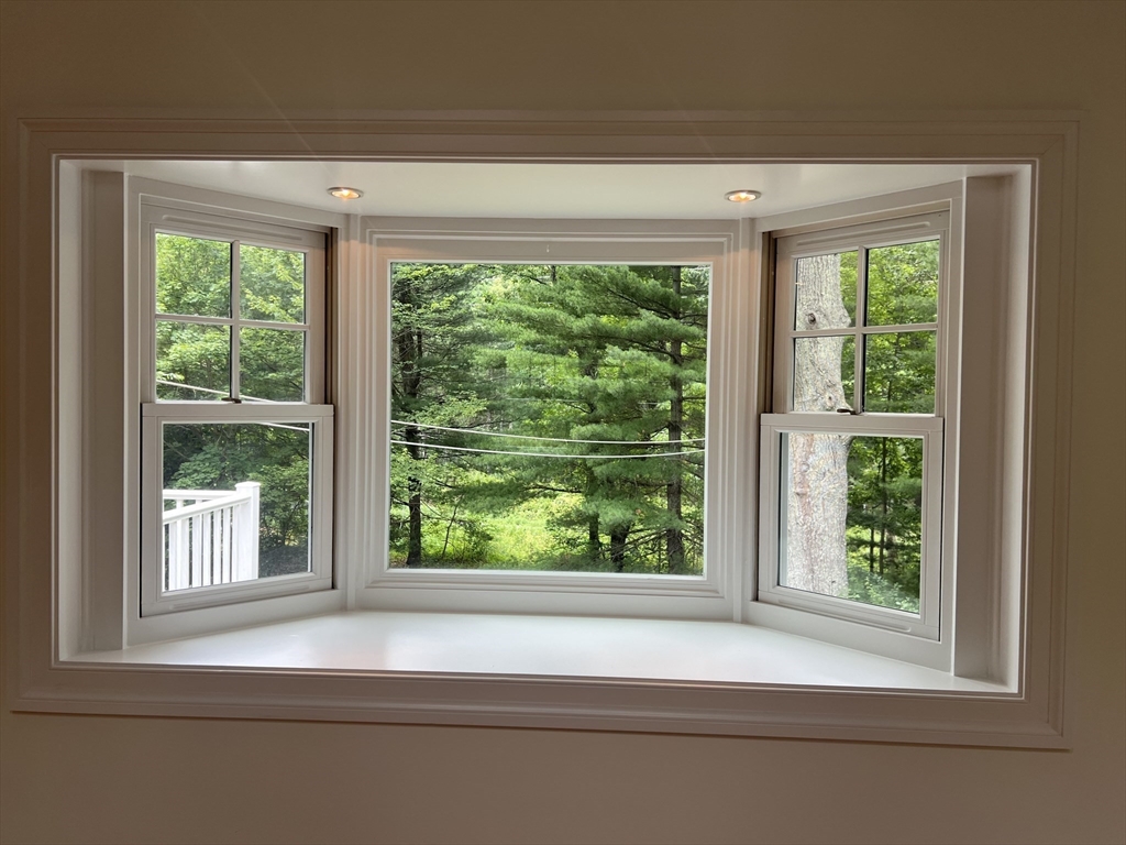 22 Warren Ln, Weston