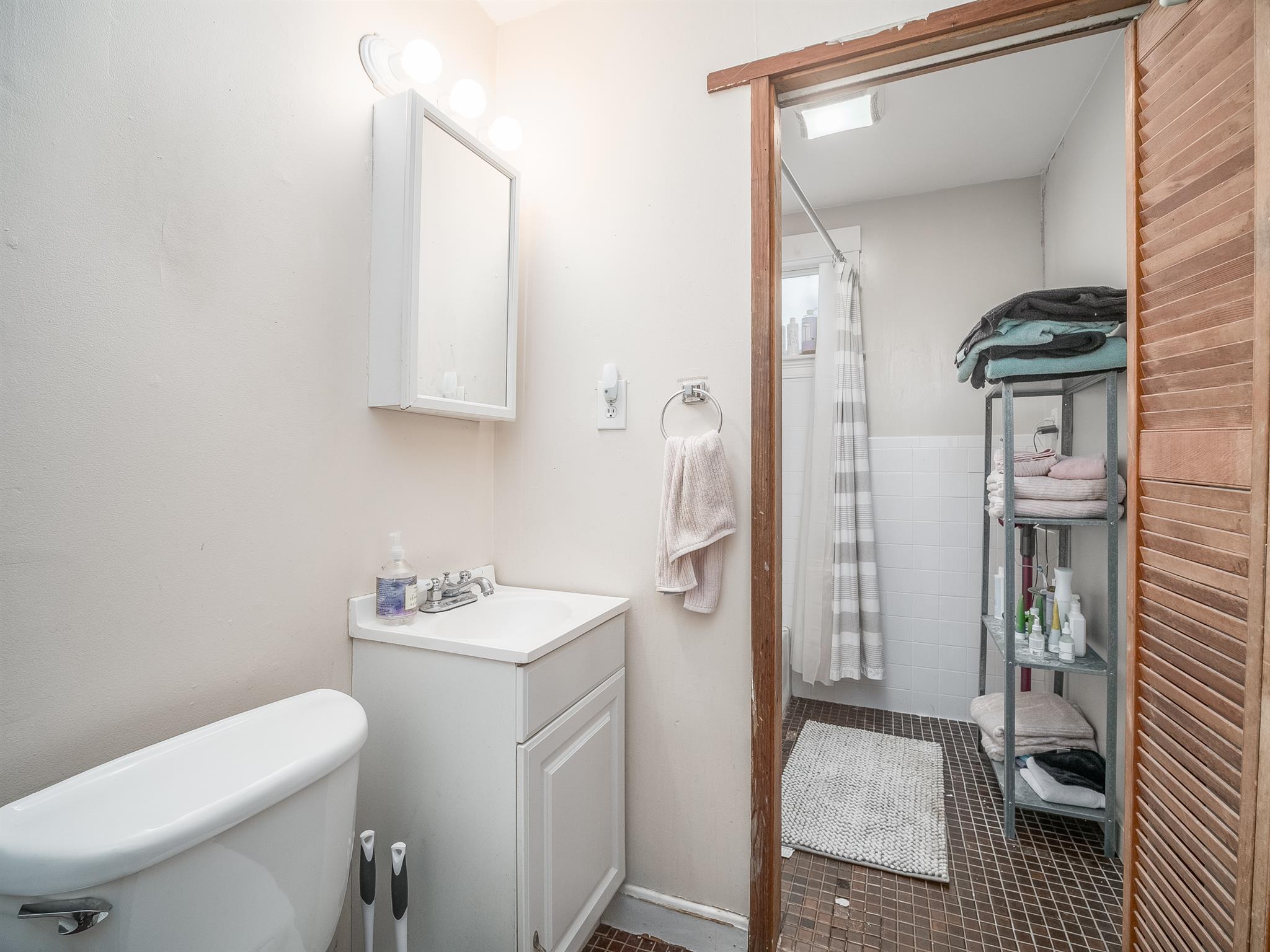 318 Beacon St, Ward Two